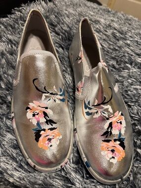 Jessica Simpson Silver Floral Slip-On Moccasins